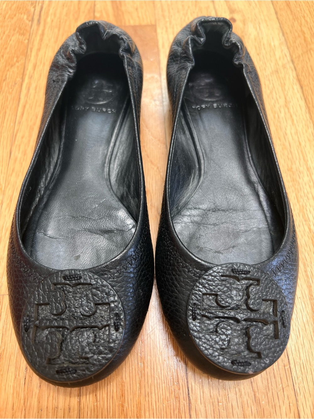 Tory Burch Reva Black Leather Ballet Flats Size 6 Logo Medallion w/ box